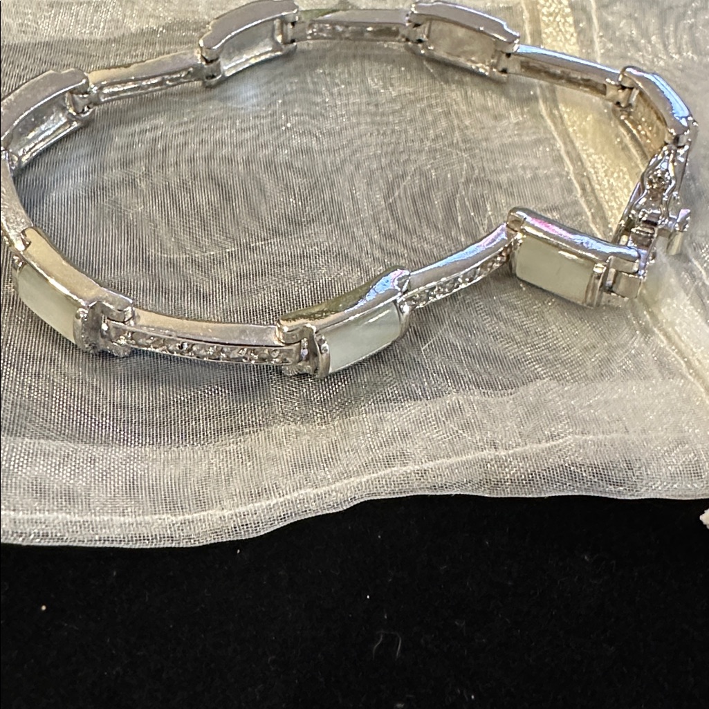 Lia Sophia Cloud Nine Bracelet Cz  Motherofpearl Silvertone 75 Hard